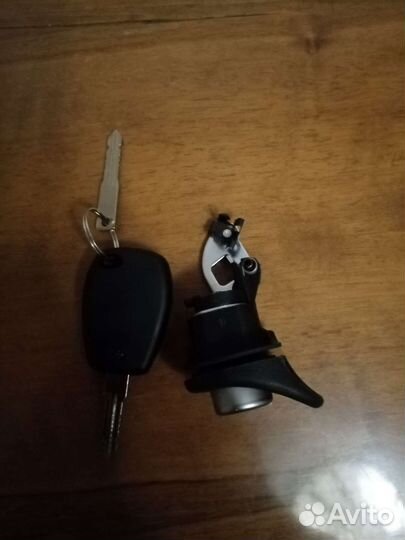 Личина замка багажника Renault logan 1 поколение