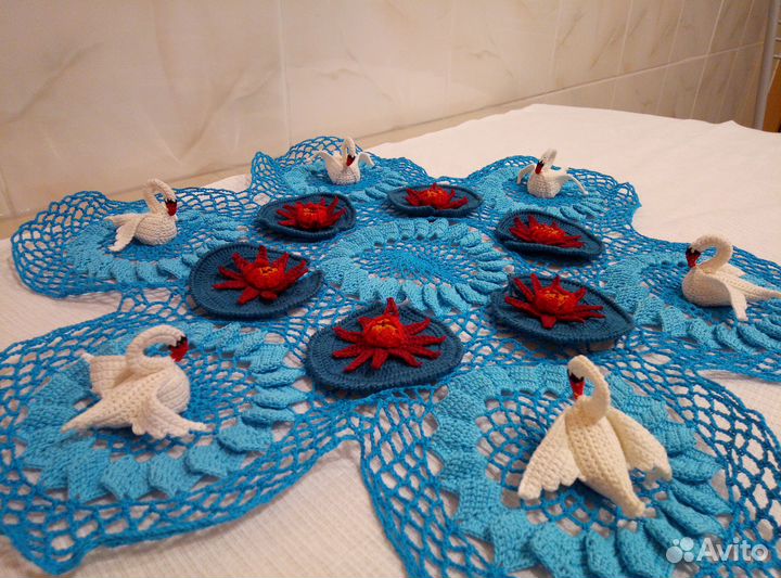 Салфетка Лебединое озеро кружево ручная работа