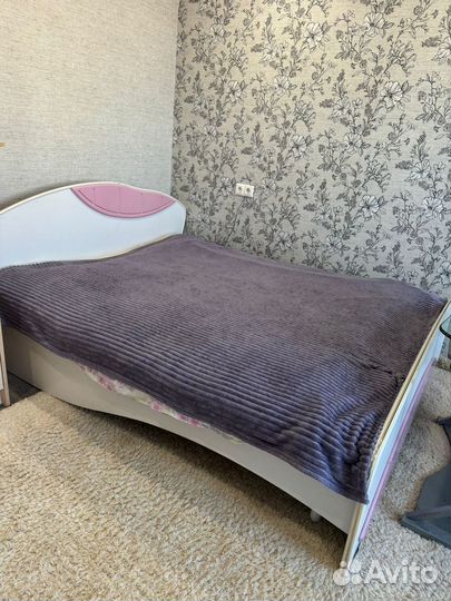 Кровать с матрацем 160/ 200