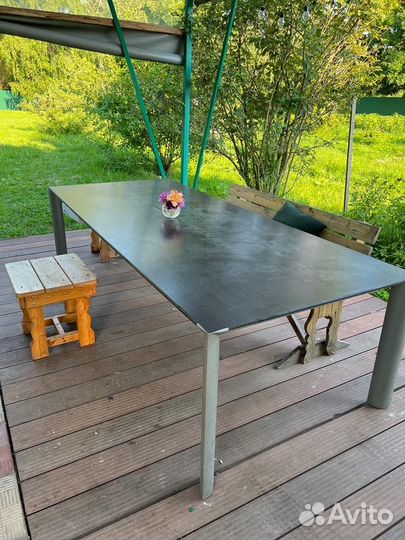 Стол для зоны барбекю