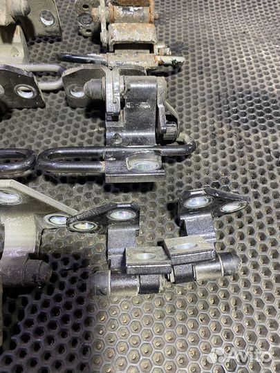 Петля двери Volkswagen Passat B6 B7 Пассат