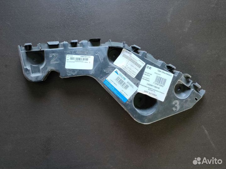 Кронштейн заднего бампера Рено Дастер правый