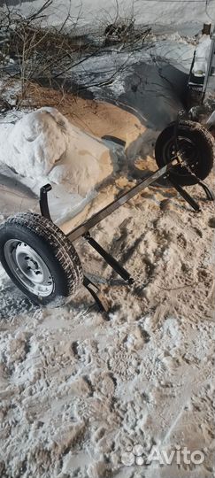 Ось для легкового прицепа с рессорами