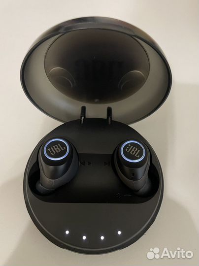 Беспроводные наушники jbl free