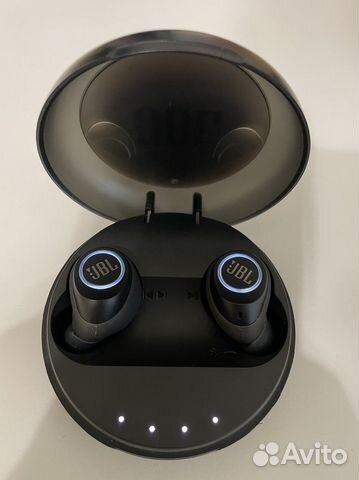 Беспроводные наушники jbl free