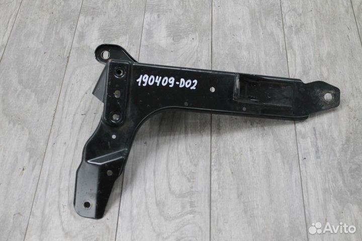 Кронштейн крепления сидений правыйtouareg Таурег