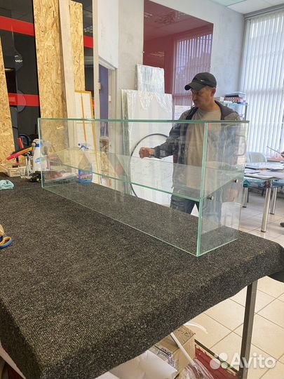 Стеклянная витрина