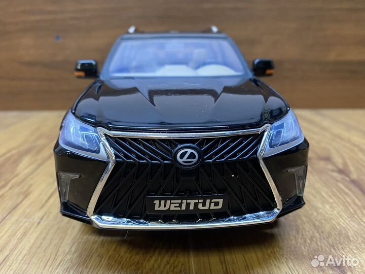 Металлическая модель машинки Lexus LX570. 1:18