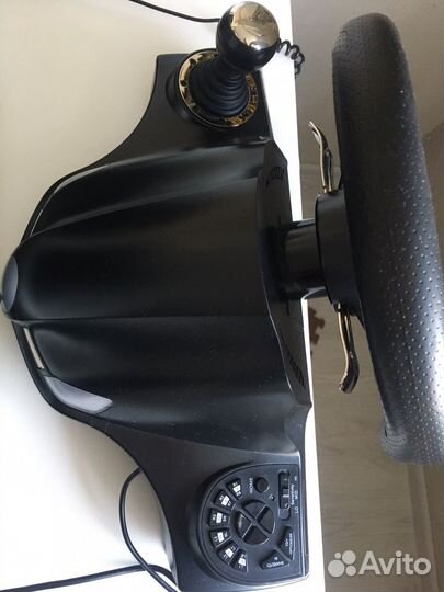 Игровой руль с педалями