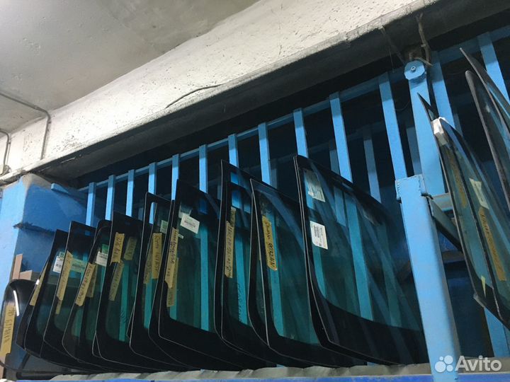 Лобовое стекло на Фольксваген Поло. Уcтaнoвкa