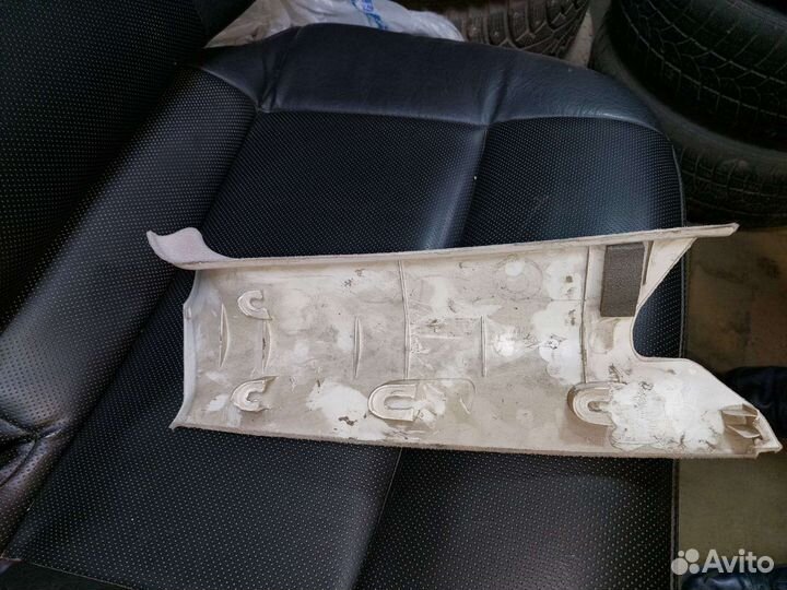 Обшивка стойки задняя левая Volkswagen Passat B5