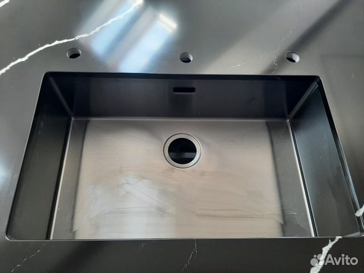 Столешница из кварцевого агламерата (камня)