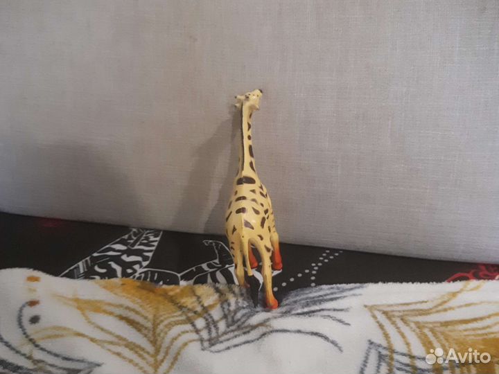 Жирафик игрушка