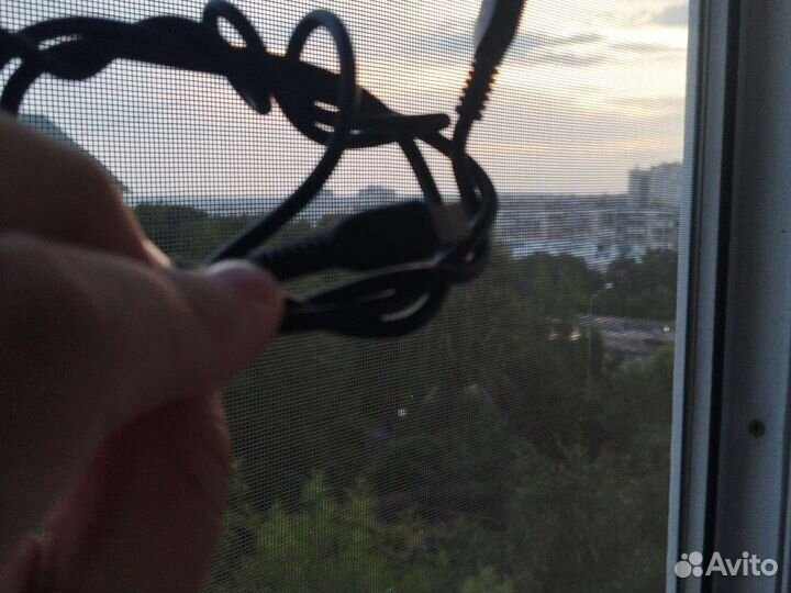 Зарядный шнур на iPhone