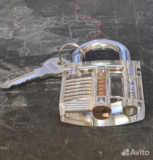 Прозрачный замок с вырезом внутри, видимый замок с