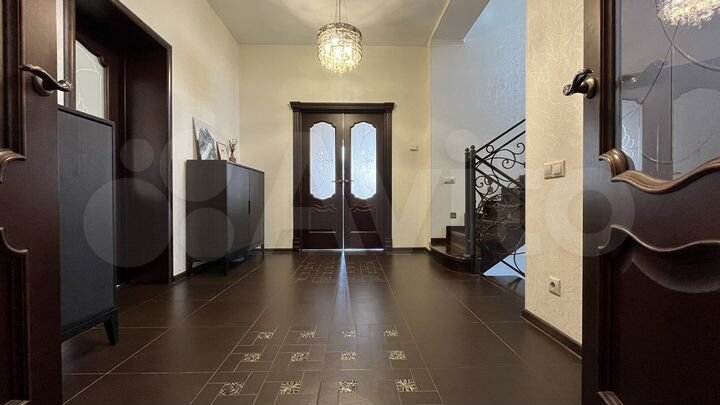 Коттедж 300 м² на участке 6 сот.