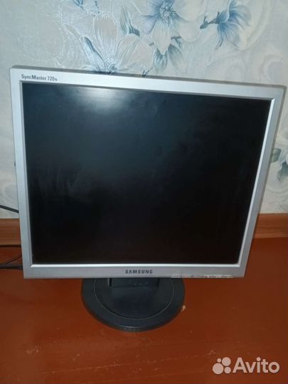 Монитор Samsung 720n