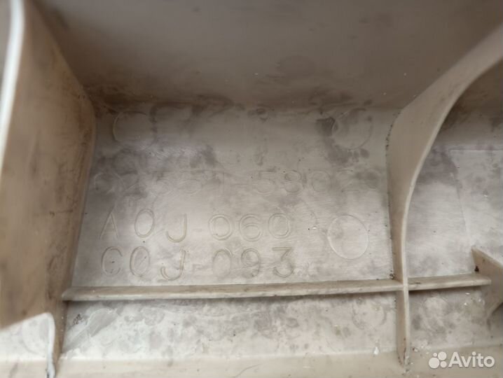 Обшивка задней стойки Lexus IS250