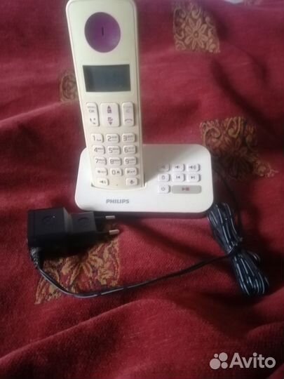 Телефон на подставке philips d205
