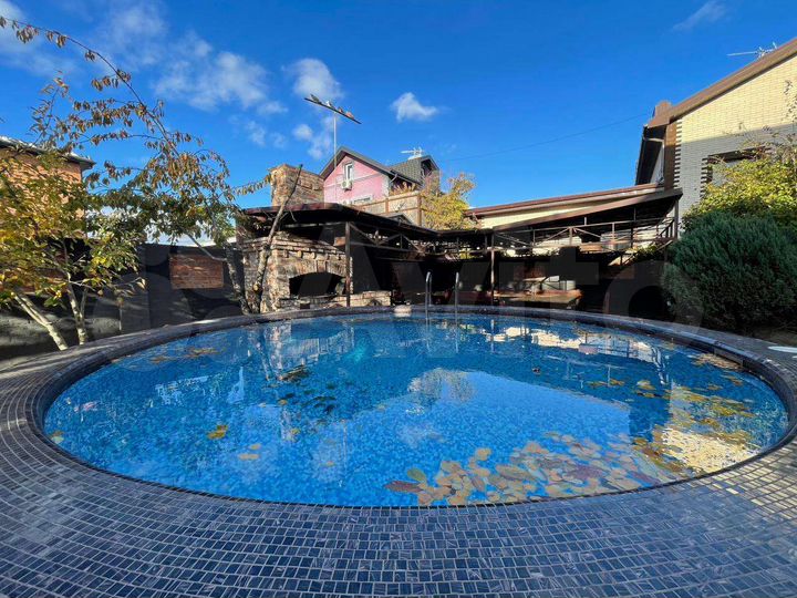 Дом 372,1 м² на участке 6 сот.