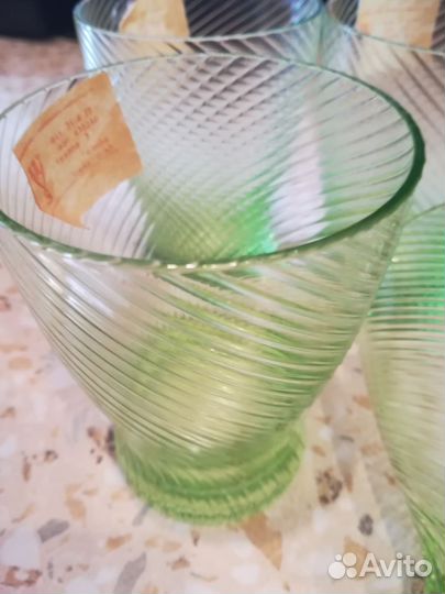 Стаканы из цветного стекла винтажные с этикетками