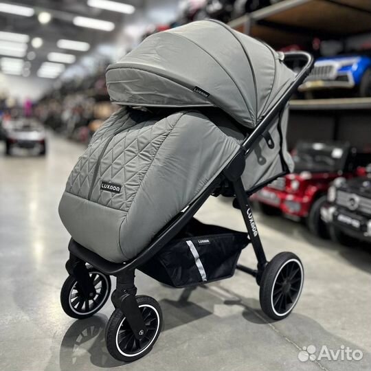 Коляска новая