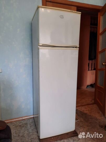 Холодильник бу в рабочий, но с неисправной дверью