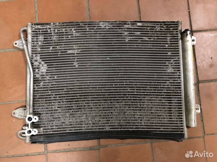 VW Passat B6 Радиатор кондиционера