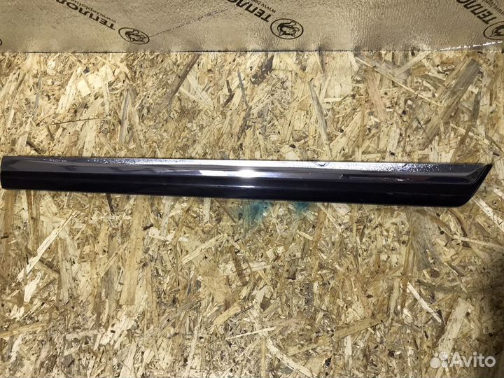 Молдинг передней,задней двери Passat B7