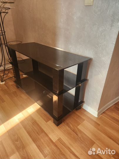 Стеклянная тумба тв