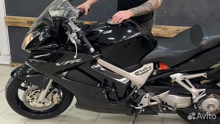 Дорожный мотоцикл honda VFR 800 2006 год