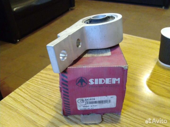 Задний сайлентблок переднего рычага Nissan X-trail