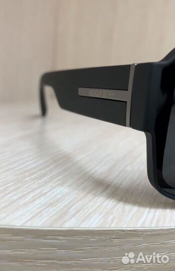 Солнцезащитные очки hugo