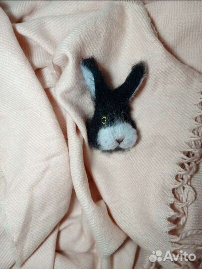 Броши, брелоки