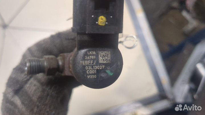 Форсунка топливная Skoda SuperB, 2013