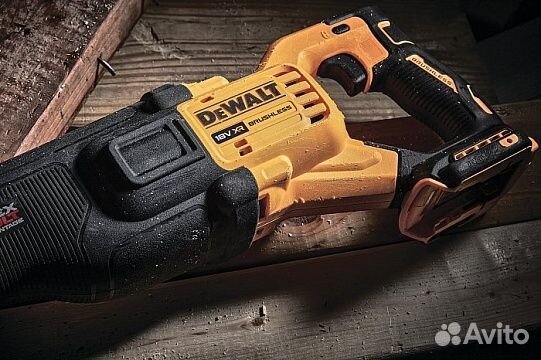 Аккумуляторная сабельная пила DeWalt DCS386NT-XJ