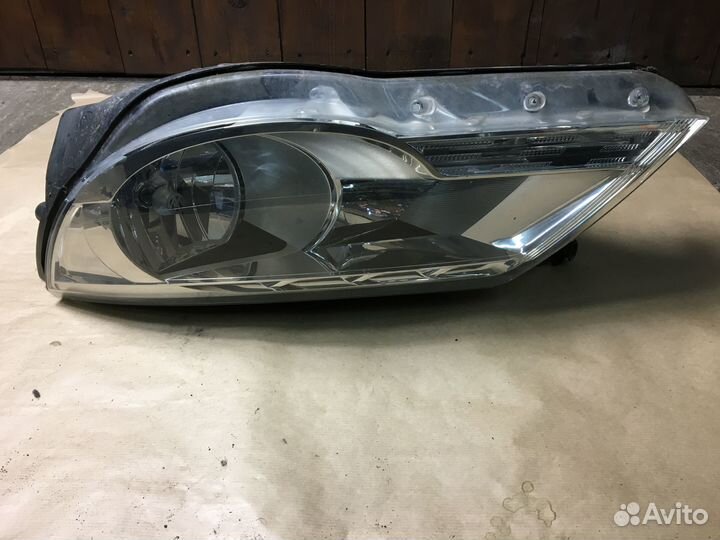 Фара левая Volkswagen Tiguan 08-11