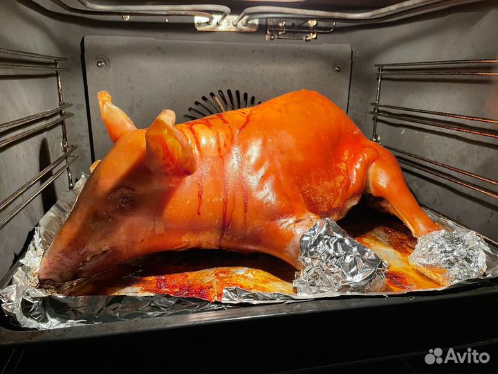 Запеченный молочный поросенок