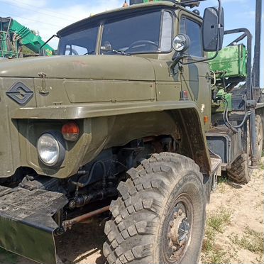 Лесовоз (сортиментовоз) Урал 375 с КМУ Атлант, 1982