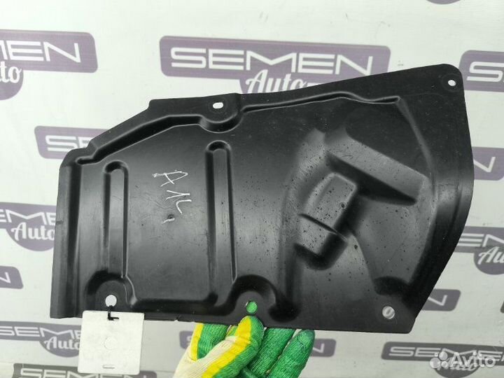 Защита двигaтеля левая Toyota Corolla E150