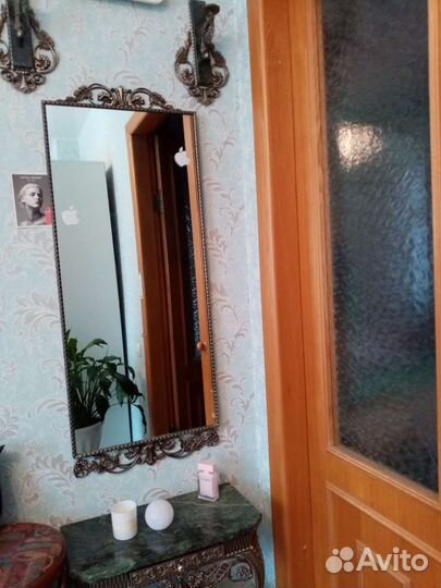 Консоль из змеевика с зеркалом, банкеткой, бра