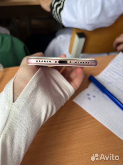 Телефон iPhone 7