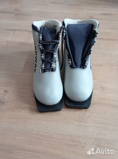 Лыжные ботинки