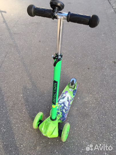 Самокат трехколесный