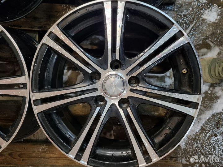 Комплект отличных литых дисков Stranger