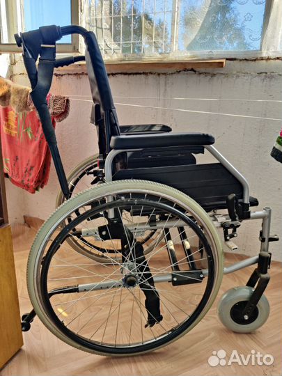 Инвалидная коляска (кресло)
