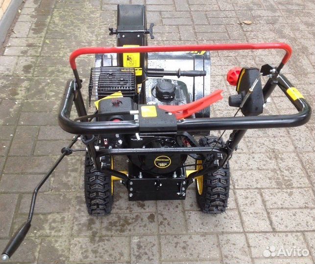 Снегоуборщик Champion ST 556