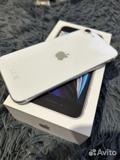 iPhone SE, 64 ГБ