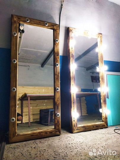 Гримерное зеркало с лампочками