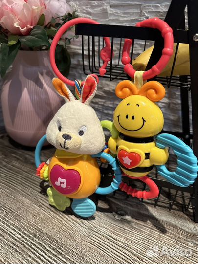 Игрушка на коляску стрекоза и зайчик